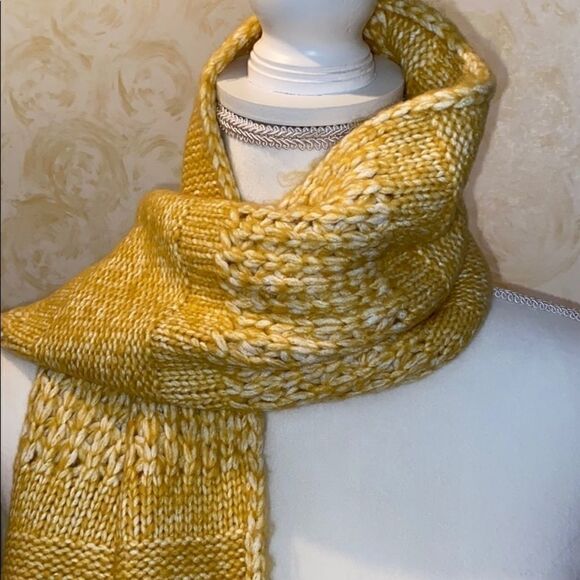 NWOT!!Universal Thread Scarf!   - Picture 4 of 7